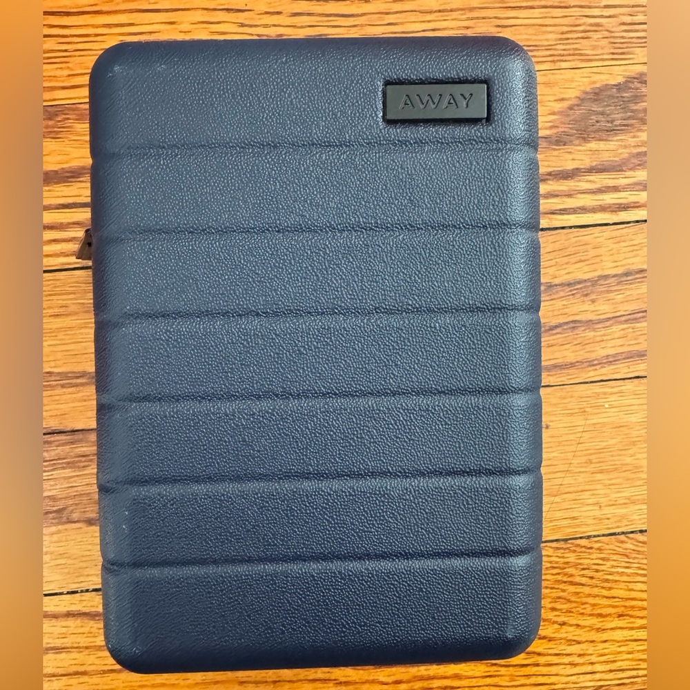 Away x United Airlines Mini Travel Case